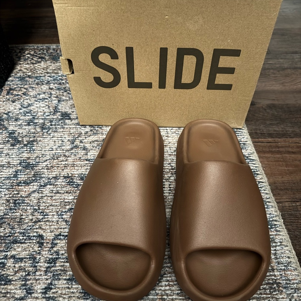 Yzy Slides